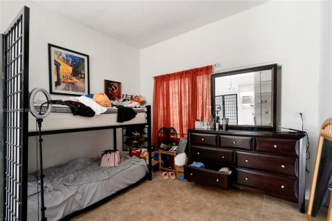 Commercial property in Miami Beach, Florida 185.71 sq.m. № 1802583 - photo 16