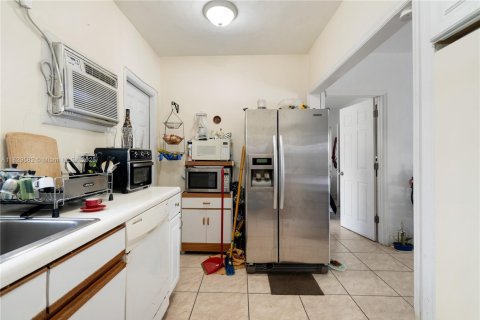 Commercial property in Miami Beach, Florida 185.71 sq.m. № 1802583 - photo 27
