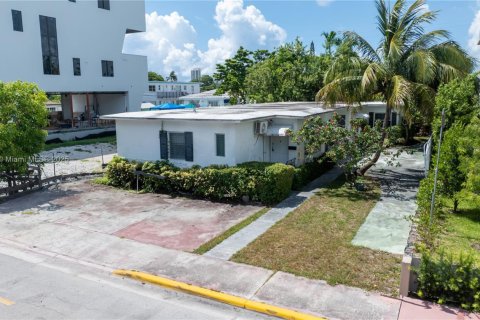 Commercial property in Miami Beach, Florida 185.71 sq.m. № 1802583 - photo 1