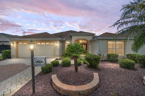 House in The Villages, Florida 3 bedrooms, 182.65 sq.m. № 1625606 - photo 1