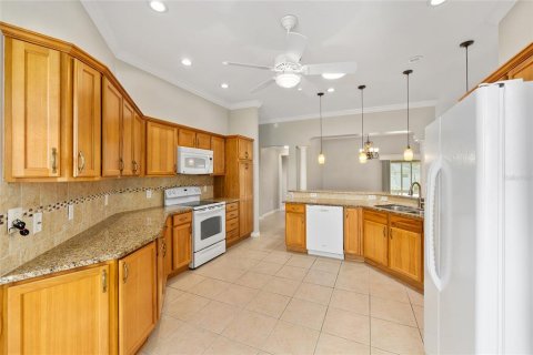 House in The Villages, Florida 3 bedrooms, 182.65 sq.m. № 1625606 - photo 8