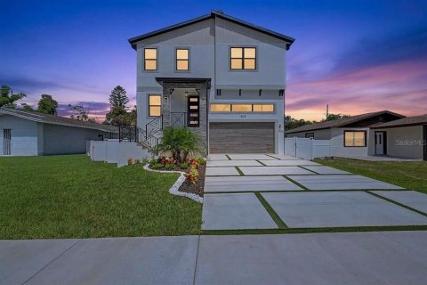 Casa en Saint Petersburg, Florida 5 dormitorios, 269.88 m2 № 2360550