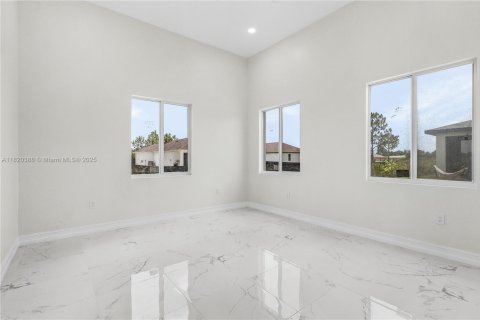 Villa ou maison à vendre à Lehigh Acres, Floride: 4 chambres, 202.53 m2 № 1957809 - photo 6