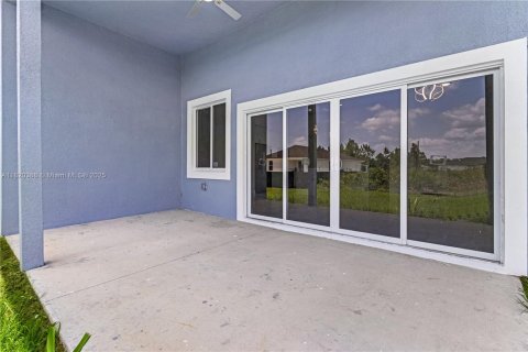 Villa ou maison à vendre à Lehigh Acres, Floride: 4 chambres, 202.53 m2 № 1957809 - photo 3