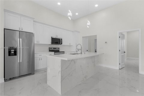 Villa ou maison à vendre à Lehigh Acres, Floride: 4 chambres, 202.53 m2 № 1957809 - photo 16