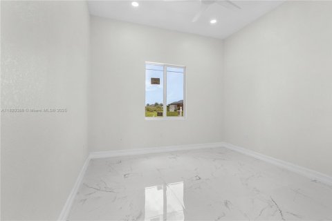 Villa ou maison à vendre à Lehigh Acres, Floride: 4 chambres, 202.53 m2 № 1957809 - photo 13