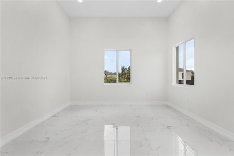 Villa ou maison à vendre à Lehigh Acres, Floride: 4 chambres, 202.53 m2 № 1957809 - photo 7