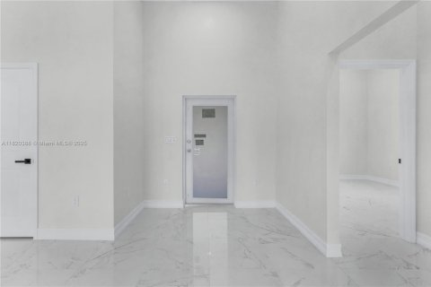 Villa ou maison à vendre à Lehigh Acres, Floride: 4 chambres, 202.53 m2 № 1957809 - photo 20