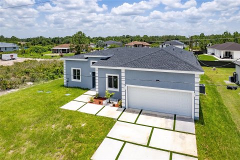 Villa ou maison à vendre à Lehigh Acres, Floride: 4 chambres, 202.53 m2 № 1957809 - photo 2