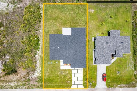 Villa ou maison à vendre à Lehigh Acres, Floride: 4 chambres, 202.53 m2 № 1957809 - photo 26