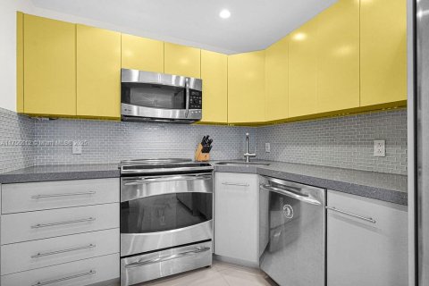 Condominio en venta en Miami Beach, Florida, 1 dormitorio, 78.97 m2 № 1860759 - foto 25