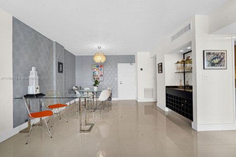 Condominio en venta en Miami Beach, Florida, 1 dormitorio, 78.97 m2 № 1860759 - foto 8