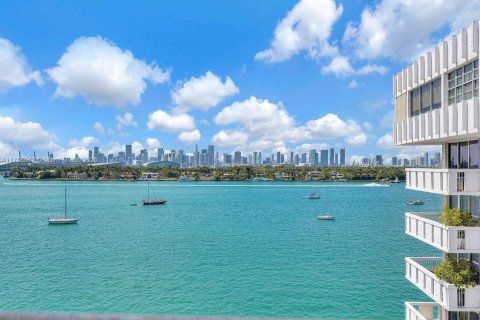 Condominio en venta en Miami Beach, Florida, 1 dormitorio, 78.97 m2 № 1860759 - foto 1