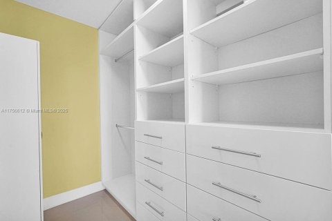 Condominio en venta en Miami Beach, Florida, 1 dormitorio, 78.97 m2 № 1860759 - foto 19