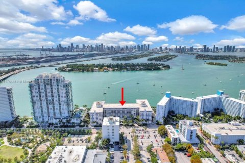 Condominio en venta en Miami Beach, Florida, 1 dormitorio, 78.97 m2 № 1860759 - foto 2