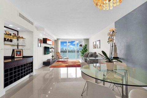 Condominio en venta en Miami Beach, Florida, 1 dormitorio, 78.97 m2 № 1860759 - foto 4