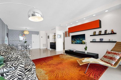 Condominio en venta en Miami Beach, Florida, 1 dormitorio, 78.97 m2 № 1860759 - foto 9