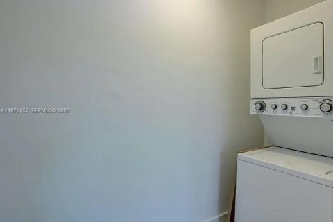 Villa ou maison à louer à Fort Lauderdale, Floride: 1 chambre, 55.56 m2 № 2046346 - photo 11