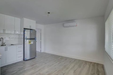 Villa ou maison à louer à Fort Lauderdale, Floride: 1 chambre, 55.56 m2 № 2046346 - photo 7