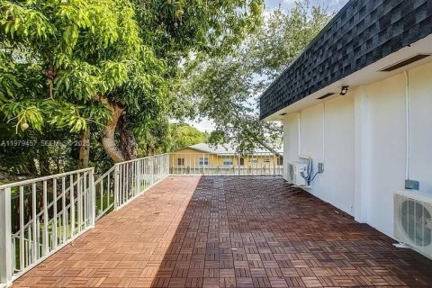 Villa ou maison à louer à Fort Lauderdale, Floride: 1 chambre, 55.56 m2 № 2046346 - photo 13