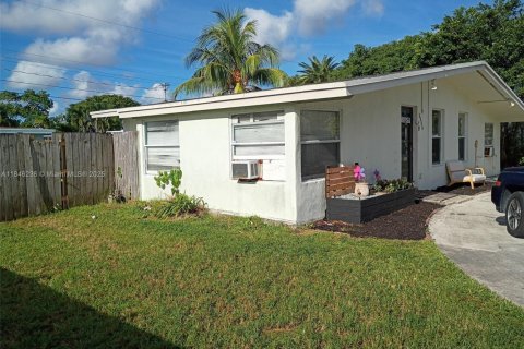 House in Margate, Florida 3 bedrooms, 100.89 sq.m. № 1844204 - photo 3