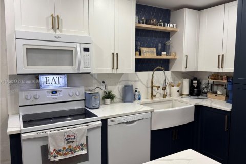 House in Margate, Florida 3 bedrooms, 100.89 sq.m. № 1844204 - photo 9