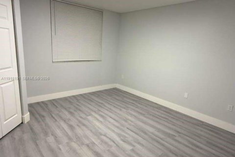 Condo in Pembroke Pines, Florida, 2 bedrooms № 1974841 - photo 8