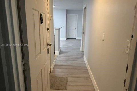 Condo in Pembroke Pines, Florida, 2 bedrooms № 1974841 - photo 7