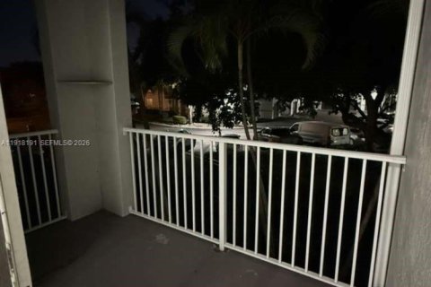 Condo in Pembroke Pines, Florida, 2 bedrooms № 1974841 - photo 12