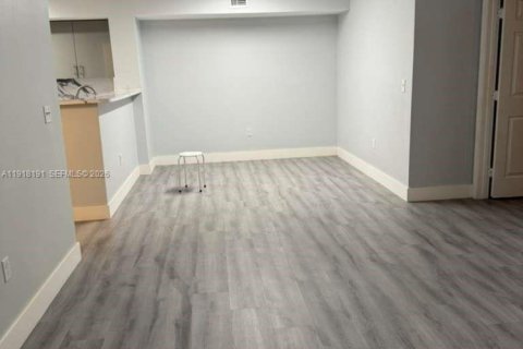 Condo in Pembroke Pines, Florida, 2 bedrooms № 1974841 - photo 6