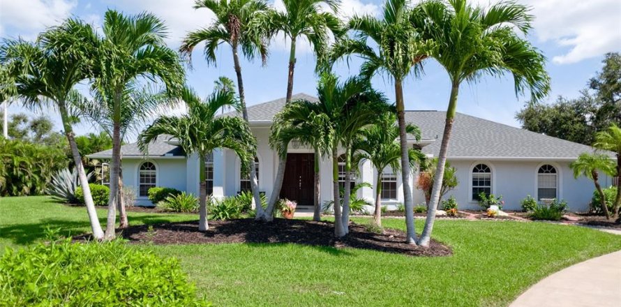 House in Bradenton, Florida 3 bedrooms, 201.41 sq.m. № 1910087