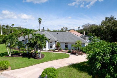 House in Bradenton, Florida 3 bedrooms, 201.41 sq.m. № 1910087 - photo 8
