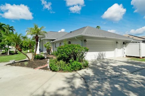 House in Bradenton, Florida 3 bedrooms, 201.41 sq.m. № 1910087 - photo 9