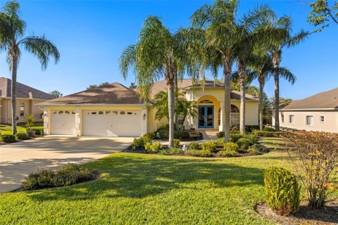 House in Dade City, Florida 4 bedrooms, 180.69 sq.m. № 1535367 - photo 1