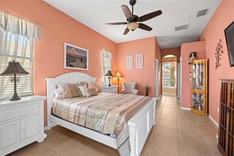 House in Dade City, Florida 4 bedrooms, 180.69 sq.m. № 1535367 - photo 23