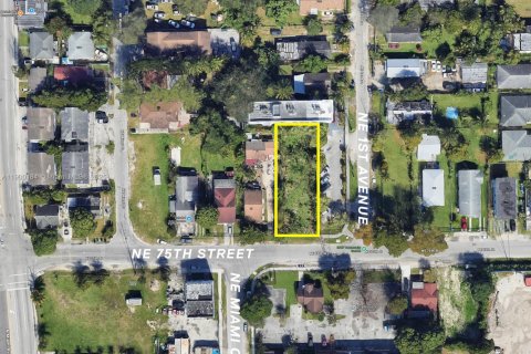 Commercial property in Miami, Florida № 1953472 - photo 1