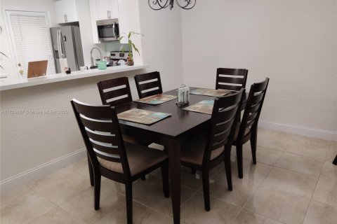 Condo in Hallandale Beach, Florida, 2 bedrooms  № 1864238 - photo 7