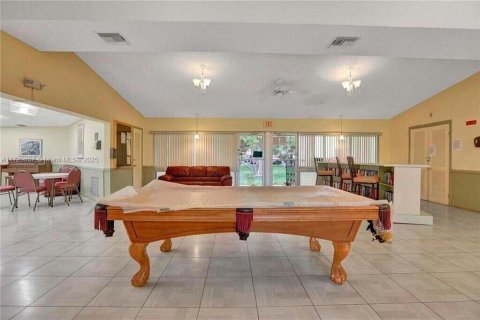 Condo in Hallandale Beach, Florida, 2 bedrooms  № 1864238 - photo 21