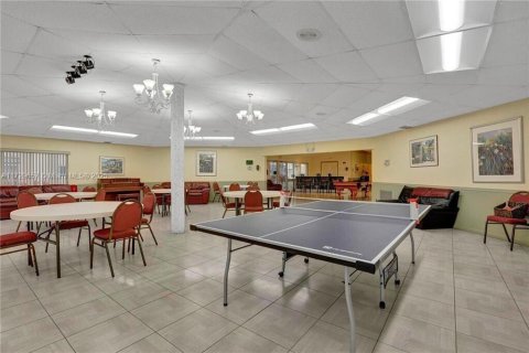 Condo in Hallandale Beach, Florida, 2 bedrooms  № 1864238 - photo 22