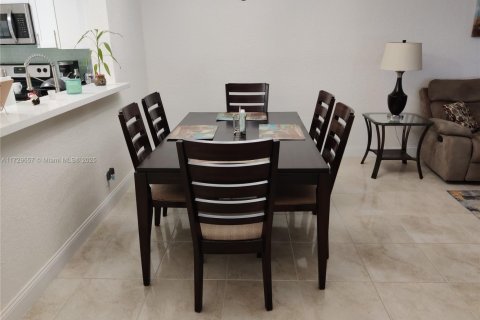 Condo in Hallandale Beach, Florida, 2 bedrooms  № 1864238 - photo 6