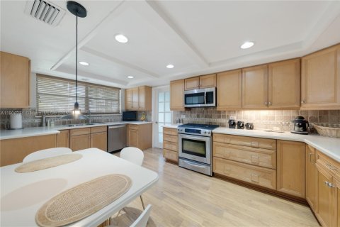 Villa ou maison à vendre à Bal Harbour, Floride: 5 chambres, 291.9 m2 № 1968647 - photo 19