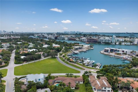 Villa ou maison à vendre à Bal Harbour, Floride: 5 chambres, 291.9 m2 № 1968647 - photo 2
