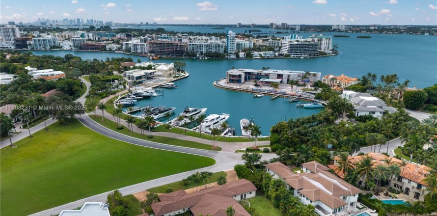 Villa ou maison à Bal Harbour, Floride 5 chambres, 291.9 m2 № 1968647