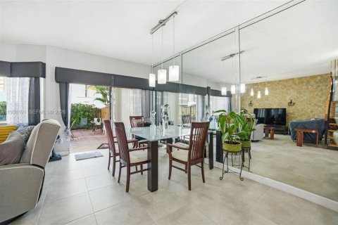Touwnhouse à vendre à Miami, Floride: 3 chambres, 136.66 m2 № 1994704 - photo 16