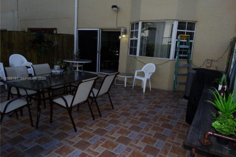 Adosado en venta en Miami, Florida, 4 dormitorios, 136.66 m2 № 1994704 - foto 10