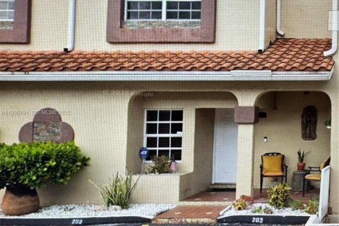 Adosado en venta en Miami, Florida, 4 dormitorios, 136.66 m2 № 1994704 - foto 1