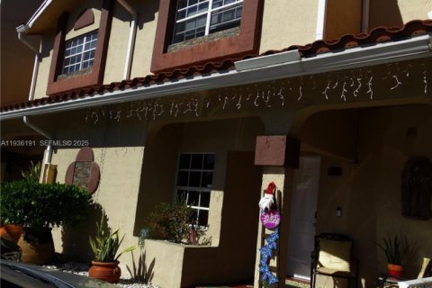 Adosado en venta en Miami, Florida, 4 dormitorios, 136.66 m2 № 1994704 - foto 2