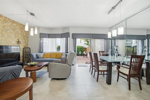 Touwnhouse à vendre à Miami, Floride: 3 chambres, 136.66 m2 № 1994704 - photo 15