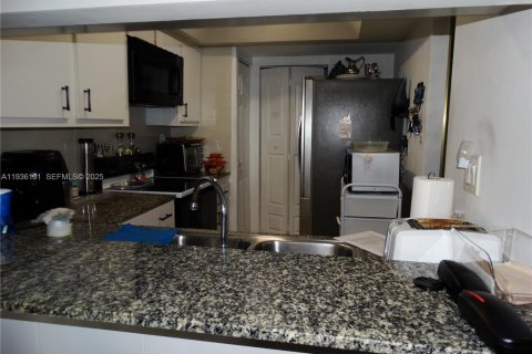 Adosado en venta en Miami, Florida, 4 dormitorios, 136.66 m2 № 1994704 - foto 3