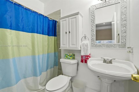 Touwnhouse à vendre à Miami, Floride: 3 chambres, 136.66 m2 № 1994704 - photo 11